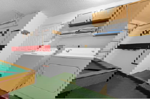 Foto 11 - Upstay - Family Home w Private Pool and Games