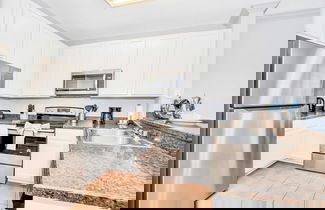 Foto 3 - Condo Near Disney w Outdoor Pool and Hot Tub
