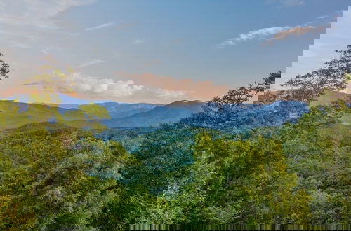 Foto 46 - Mountain Majesty With Spectacular Views