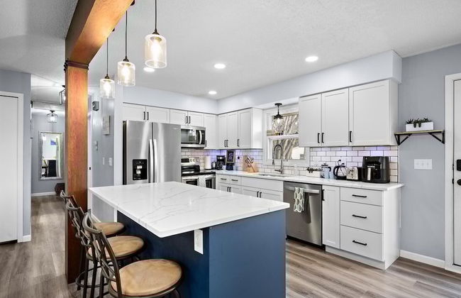 Elm Creek Retreat 4Bd in Maple Grove - Foto 1