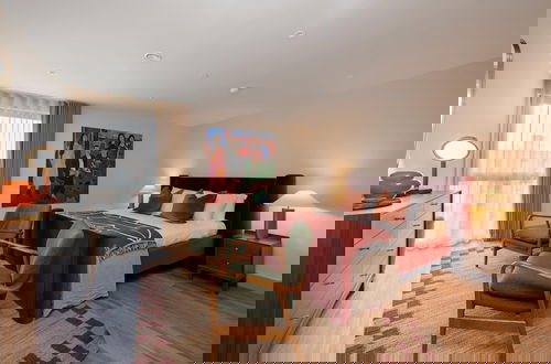 Foto 3 - Stylish City Flat With Private Balcony
