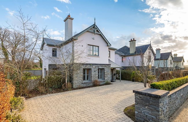 Spacious Home to Sleep 6 Just a Short Stroll From Kenmare - Photo 1