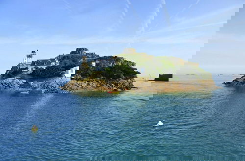 Foto 16 - Quaint Stone House Between Land and sea