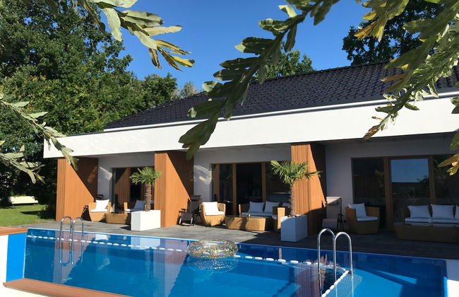 House With a Private Swimming Pool and Sauna - Photo 1