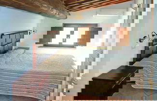 Foto 2 - Apartment in Vada With Garden Furniture