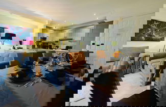Photo 2 - 4BR Modern Ormeau House