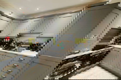 Photo 4 - 4BR Modern Ormeau House