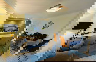 Photo 3 - 4BR Modern Ormeau House