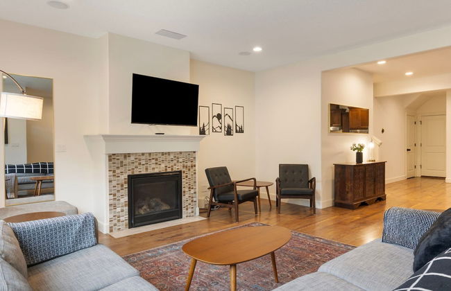 Luxurious 3BR Home in the Heart of Hillsboro - Photo 19