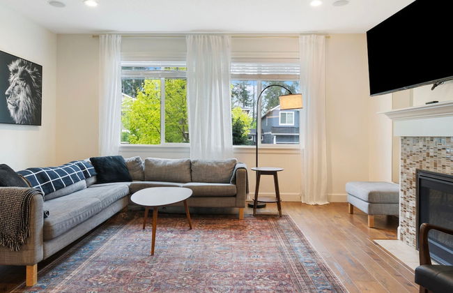 Luxurious 3BR Home in the Heart of Hillsboro - Photo 4