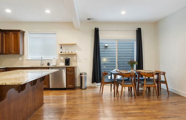 Luxurious 3BR Home in the Heart of Hillsboro - Photo 33