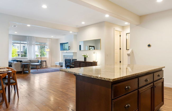 Luxurious 3BR Home in the Heart of Hillsboro - Photo 38