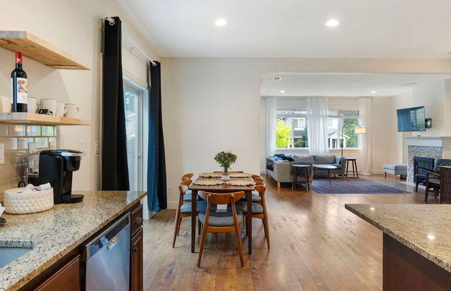 Luxurious 3BR Home in the Heart of Hillsboro - Photo 37