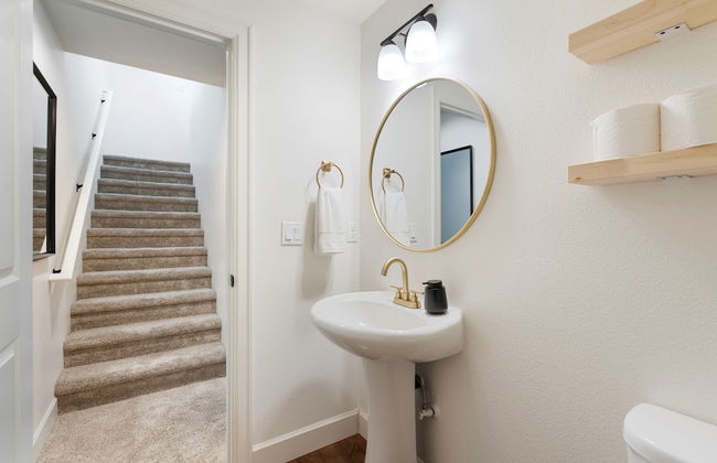 Luxurious 3BR Home in the Heart of Hillsboro - Photo 51