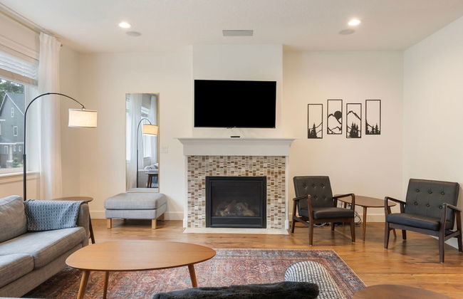 Luxurious 3BR Home in the Heart of Hillsboro - Photo 31