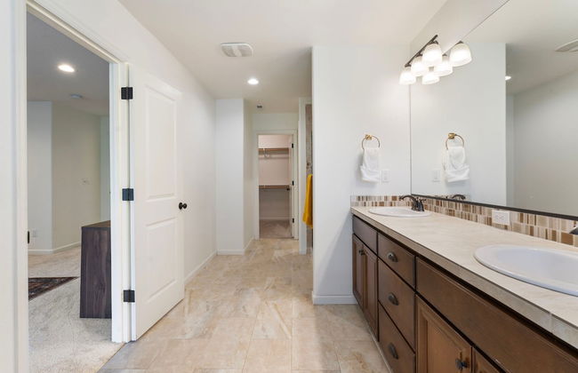 Luxurious 3BR Home in the Heart of Hillsboro - Photo 50