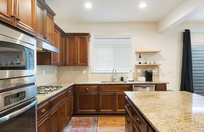 Luxurious 3BR Home in the Heart of Hillsboro - Photo 35
