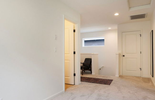 Luxurious 3BR Home in the Heart of Hillsboro - Photo 45