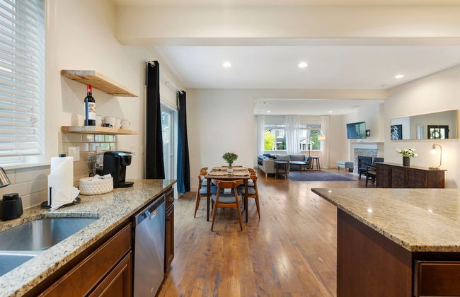 Luxurious 3BR Home in the Heart of Hillsboro - Photo 55