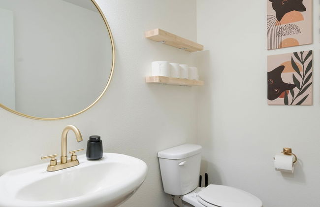 Luxurious 3BR Home in the Heart of Hillsboro - Photo 28
