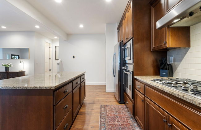 Luxurious 3BR Home in the Heart of Hillsboro - Photo 56
