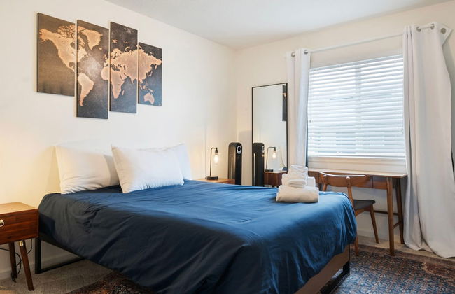 Luxurious 3BR Home in the Heart of Hillsboro - Photo 2