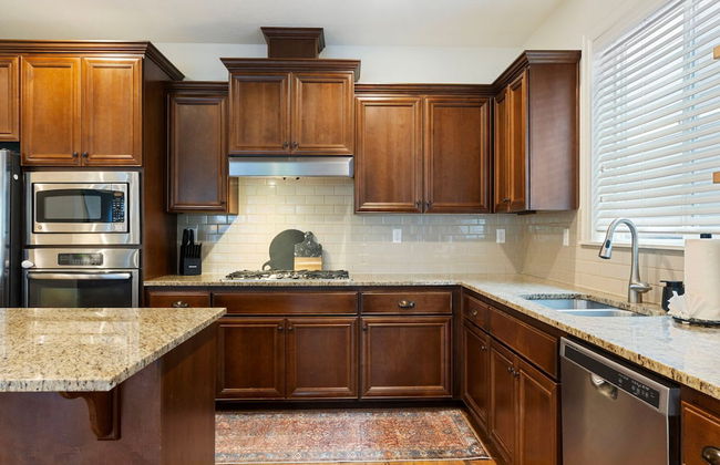 Luxurious 3BR Home in the Heart of Hillsboro - Photo 36