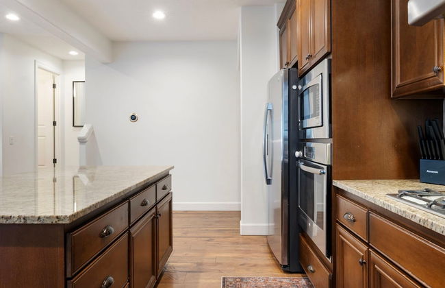 Luxurious 3BR Home in the Heart of Hillsboro - Photo 39