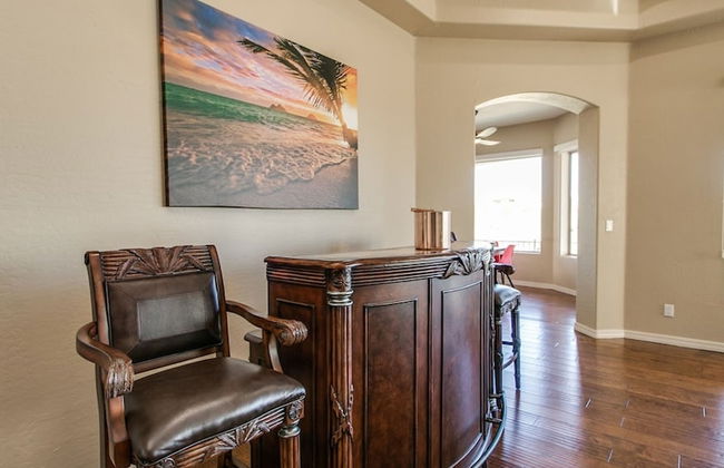 Fabulous 4-bdrm W/breathtaking Views & Pool! - Photo 2