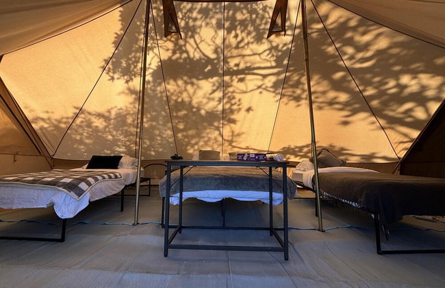 Cozy Winter Hot Tent With Log Burner, Tv & Hot tub - Foto 1