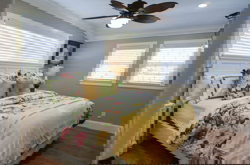 Foto 4 - Fantastic 6 bedroom 4 bath Pool Home