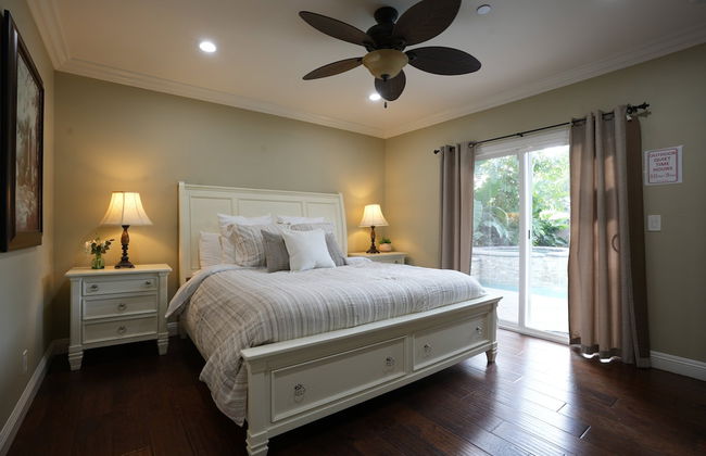 Highly Upgraded, 5 Bed, 4.5 ba, New Pool W/jacuzzi, 1/2 Mile Walk to Disney - Foto 9