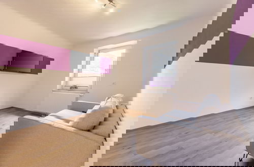 Photo 10 - Modern Apartment With Balcony