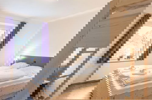Foto 3 - Modern Apartment With Balcony