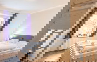 Foto 3 - Modern Apartment With Balcony