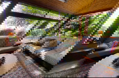 Foto 11 - Charming Holiday Home With Garden