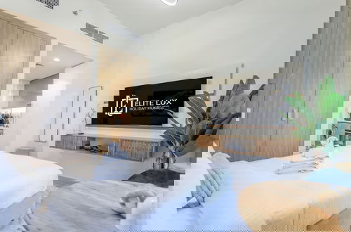 Foto 6 - Elite LUX Holiday Homes - Contemporary Comfort Studio in Azizi Riviera