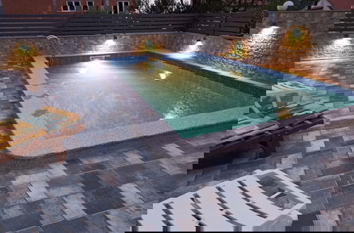 Foto 26 - Holiday Home With Swimming Pool and Terrace