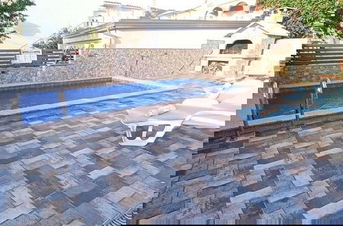 Foto 23 - Holiday Home With Swimming Pool and Terrace