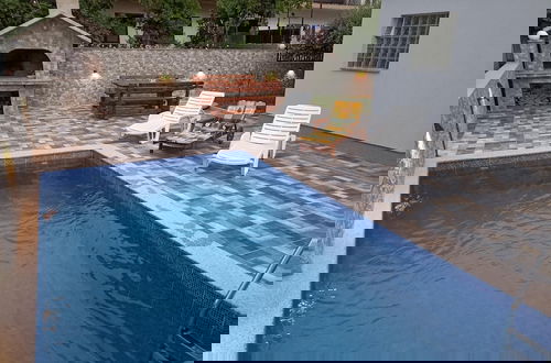 Foto 29 - Holiday Home With Swimming Pool and Terrace