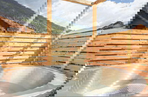 Foto 10 - Superior Chalet With hot tub