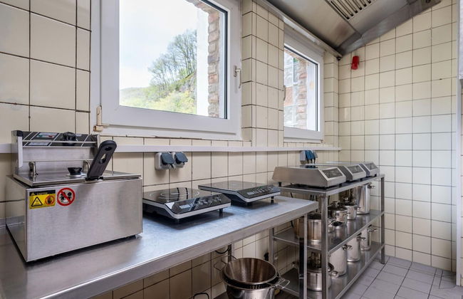 Grosse Gruppenunterkunft im Nationalpark Eifel mit Bar und Terrasse - Foto 17