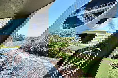 Foto 9 - Sun-drenched Beachfront Oasis at Hibiscus Free Tix