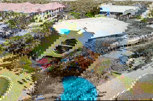 Foto 35 - Sun-drenched Beachfront Oasis at Hibiscus Free Tix