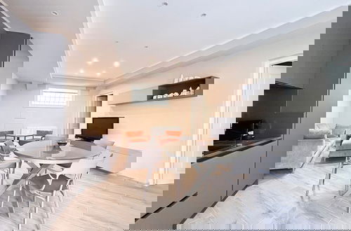 Foto 2 - Modern Apartment in the Heart of Pisa