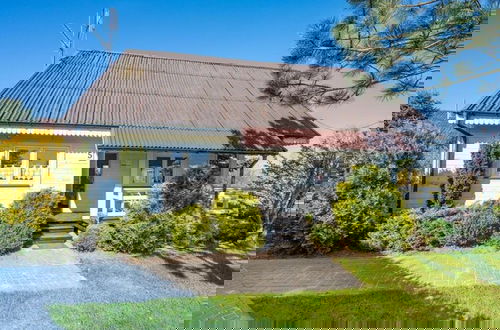 Foto 17 - Large Holiday House With Terrace, Bobolin