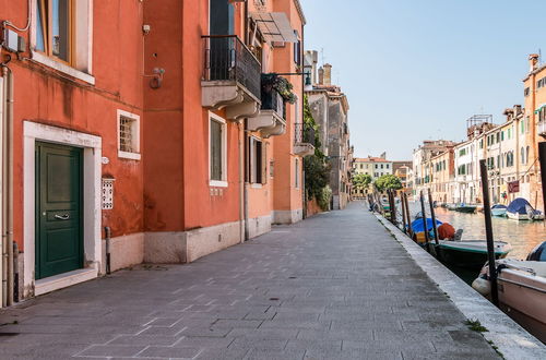 Photo 32 - Sunny Canal View in Venice Chic Movida