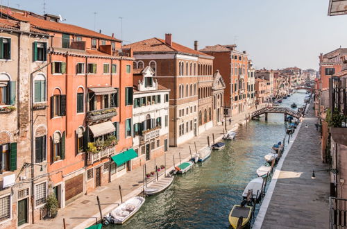 Photo 25 - Sunny Canal View in Venice Chic Movida