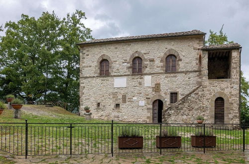 Photo 25 - Historic Farmhouse in Caprese Michelangelo With Pool