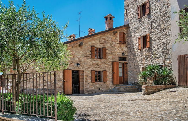 Spacious Holiday Home in Ca' De' Grimaldi near Town Center - Photo 1